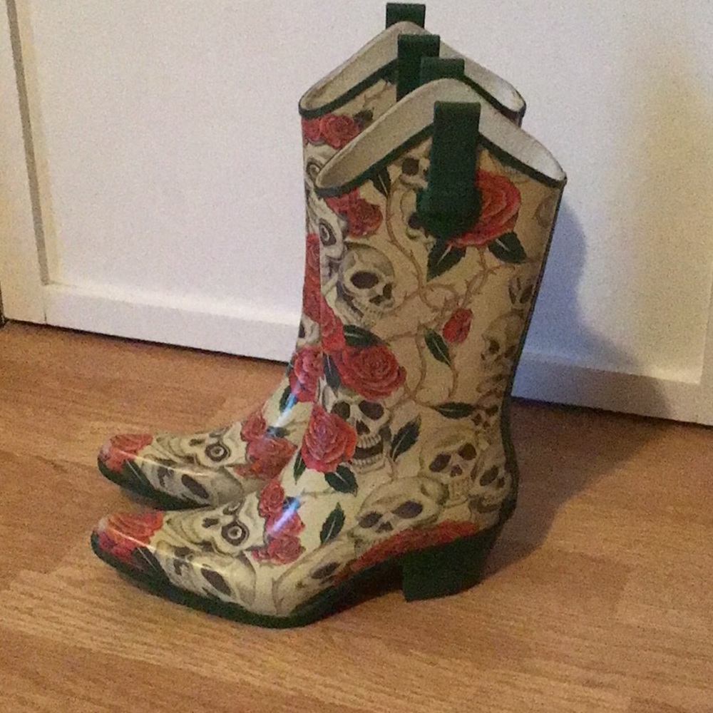 Super hip/goth Sculls and Roses. - Picture 2 of 5